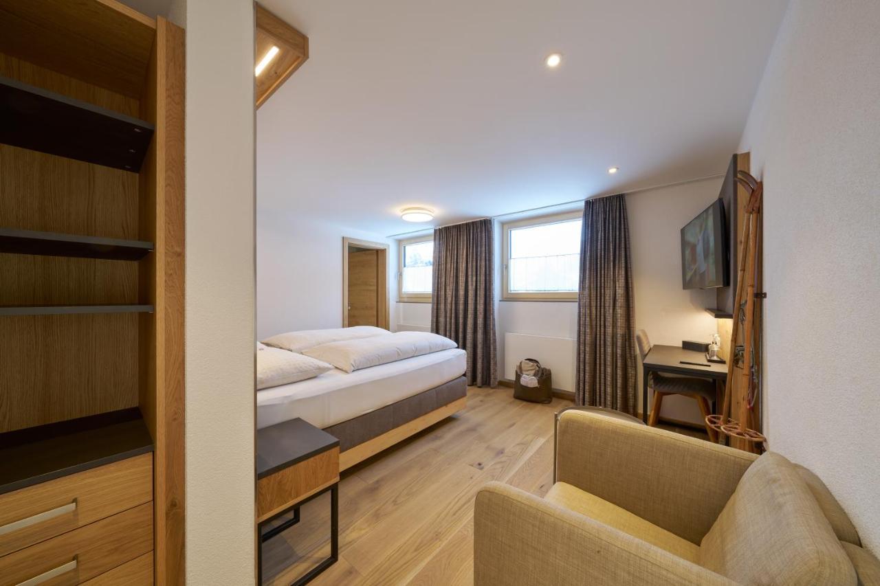 Aparthotel Grischuna ザムナウン エクステリア 写真