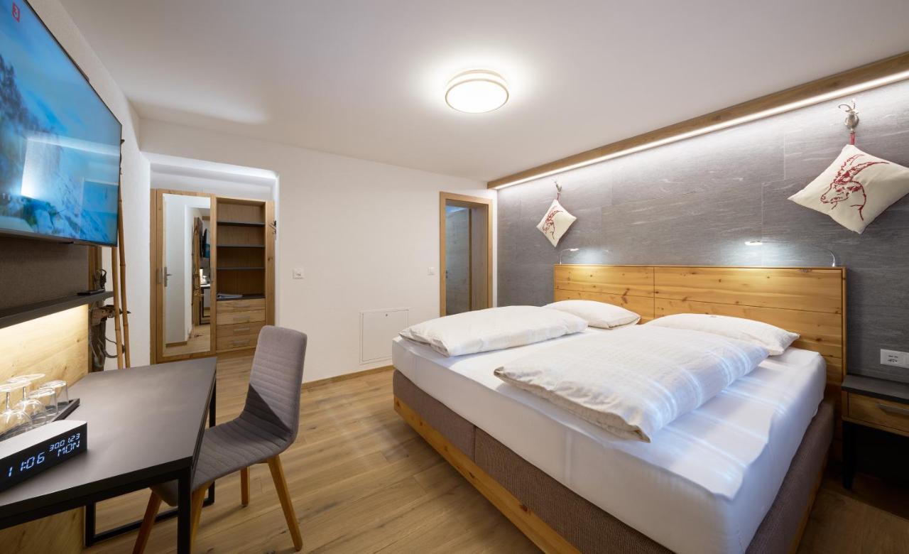 Aparthotel Grischuna ザムナウン エクステリア 写真
