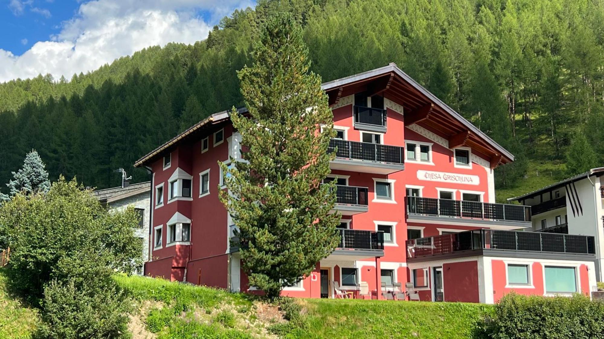 Aparthotel Grischuna ザムナウン エクステリア 写真