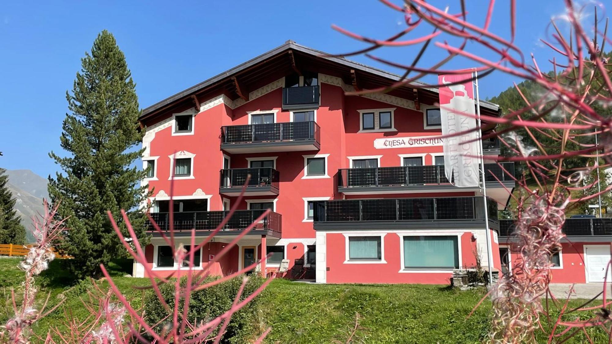 Aparthotel Grischuna ザムナウン エクステリア 写真